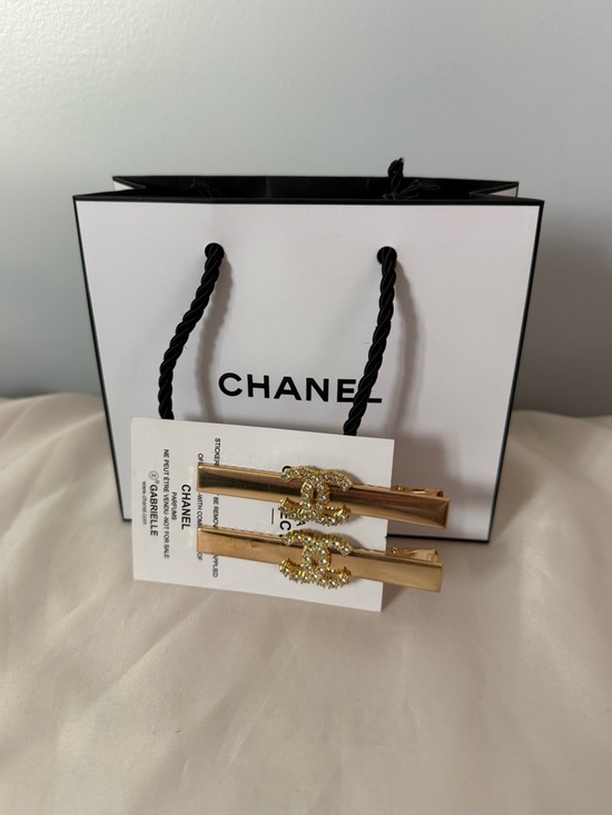 CHANEL Accessories - Chanel Gold Toned Hair Clips